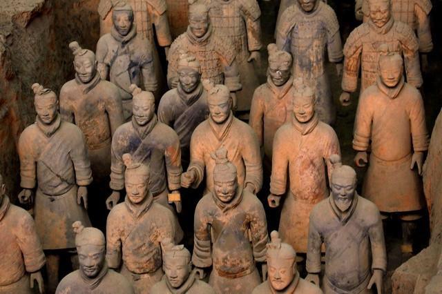 兵马俑是哪个省份的景点名称兵马俑是中国陕西省的著名景点，被誉为世界八大奇迹之一。兵马俑位于陕西省西安市附近，是中国古代陵墓和军事设施的珍贵遗产。