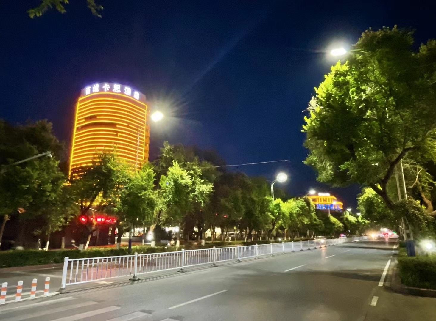 吐鲁番汽车站，城市交通的新窗口-第2张图片