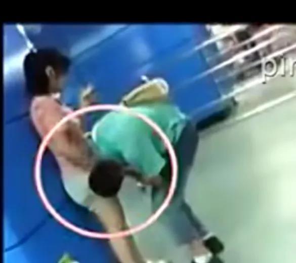 村干部被曝不雅视频:饭桌上玩小姐,尺度惊人视频村干部被曝不雅视频事件