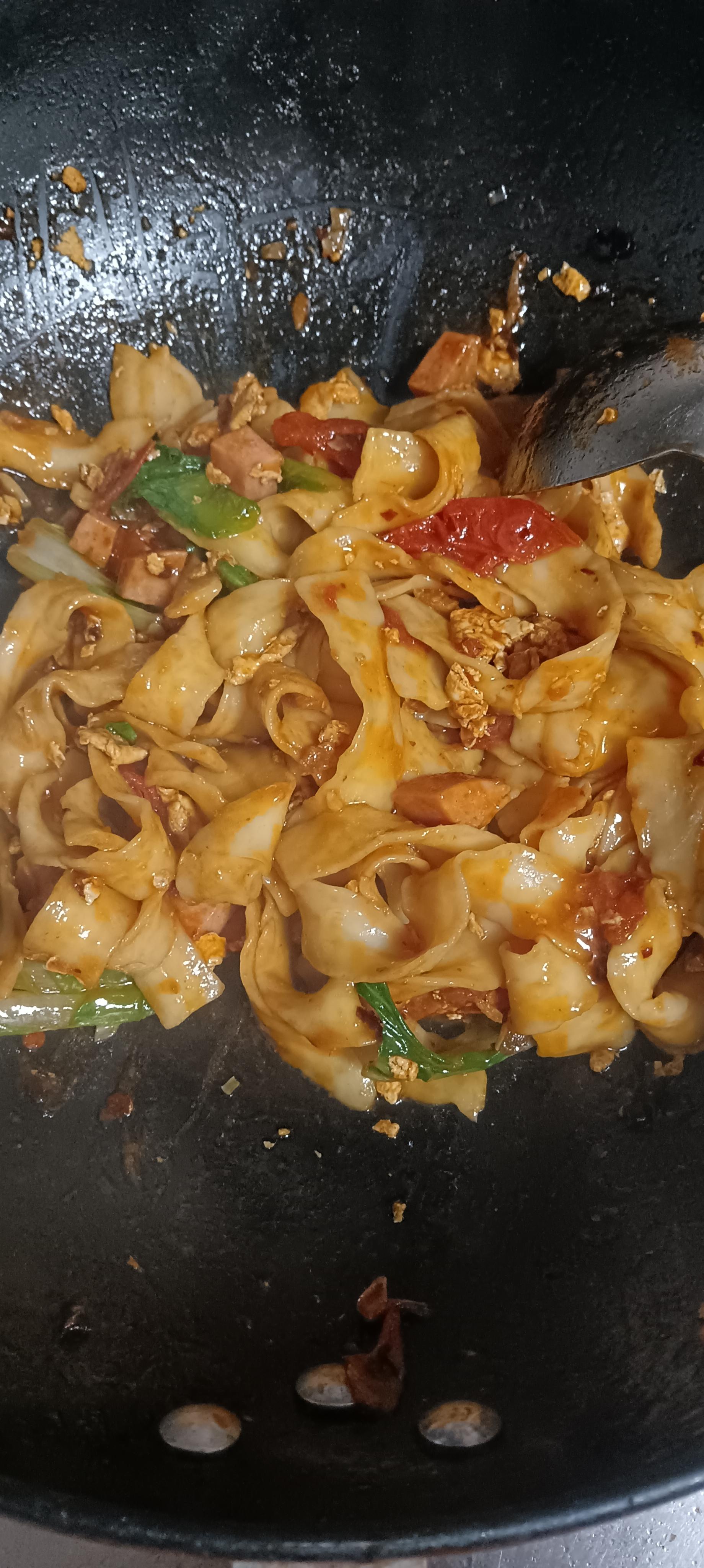 刀削面怎么和面刀削面，传统美食的魅力