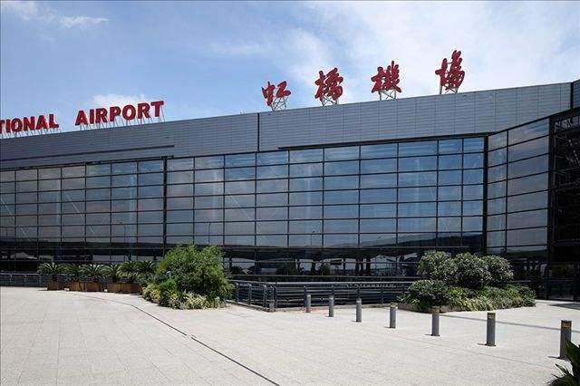虹桥机场在哪个区地图虹桥机场位于上海市徐汇区。虹桥机场是上海重要的航空枢纽，连接国内外各大城市，为旅客提供了便捷的航空出行服务。虹桥机场所在的徐汇区，是一个现代化的城市中心区域，拥有完善的交通设施和丰富的商务资源。