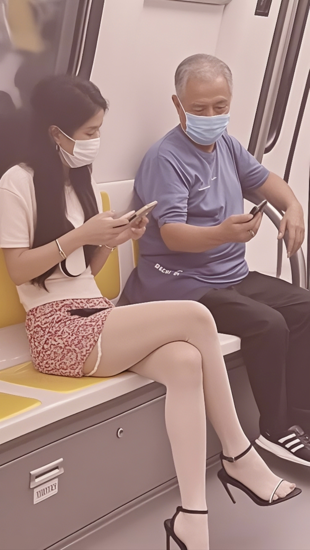 地铁女汉子地铁女汉子-第2张图片