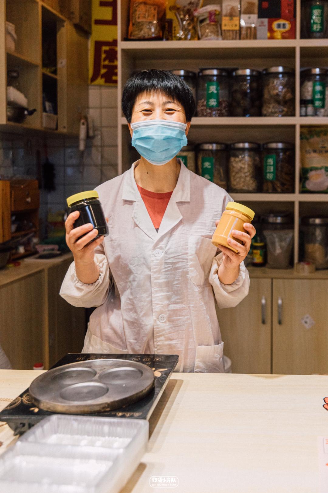 上海茶叶大王向玉荣个人资料上海茶叶大王向玉荣，茶业传奇的辉煌篇章-第2张图片