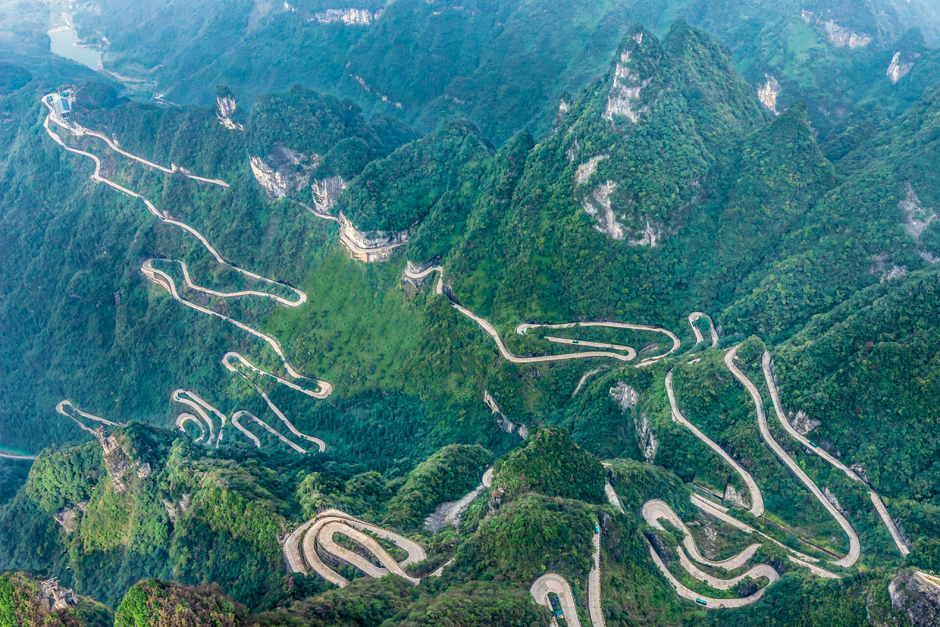 天门山盘山公路之旅