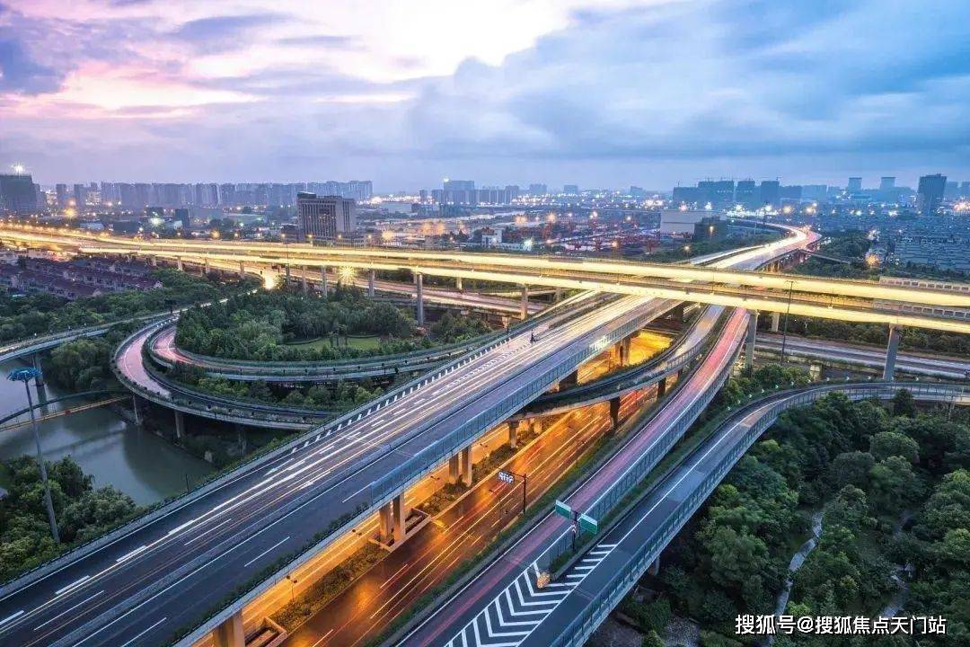 天门汽车站，交通枢纽与城市门户