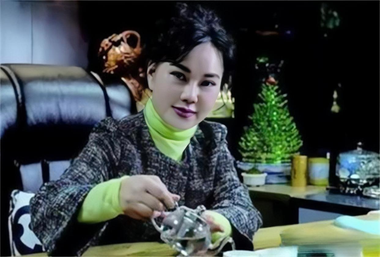 富婆点富婆点，奢华生活背后的秘密-第2张图片