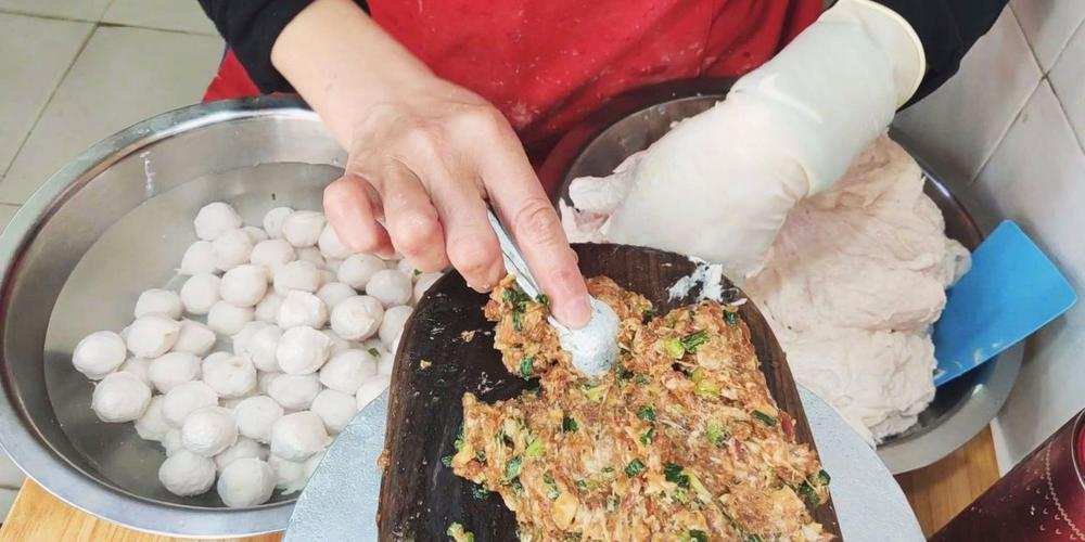 潮州鱼丸怎么做好吃潮州大鱼丸，传统美食的魅力