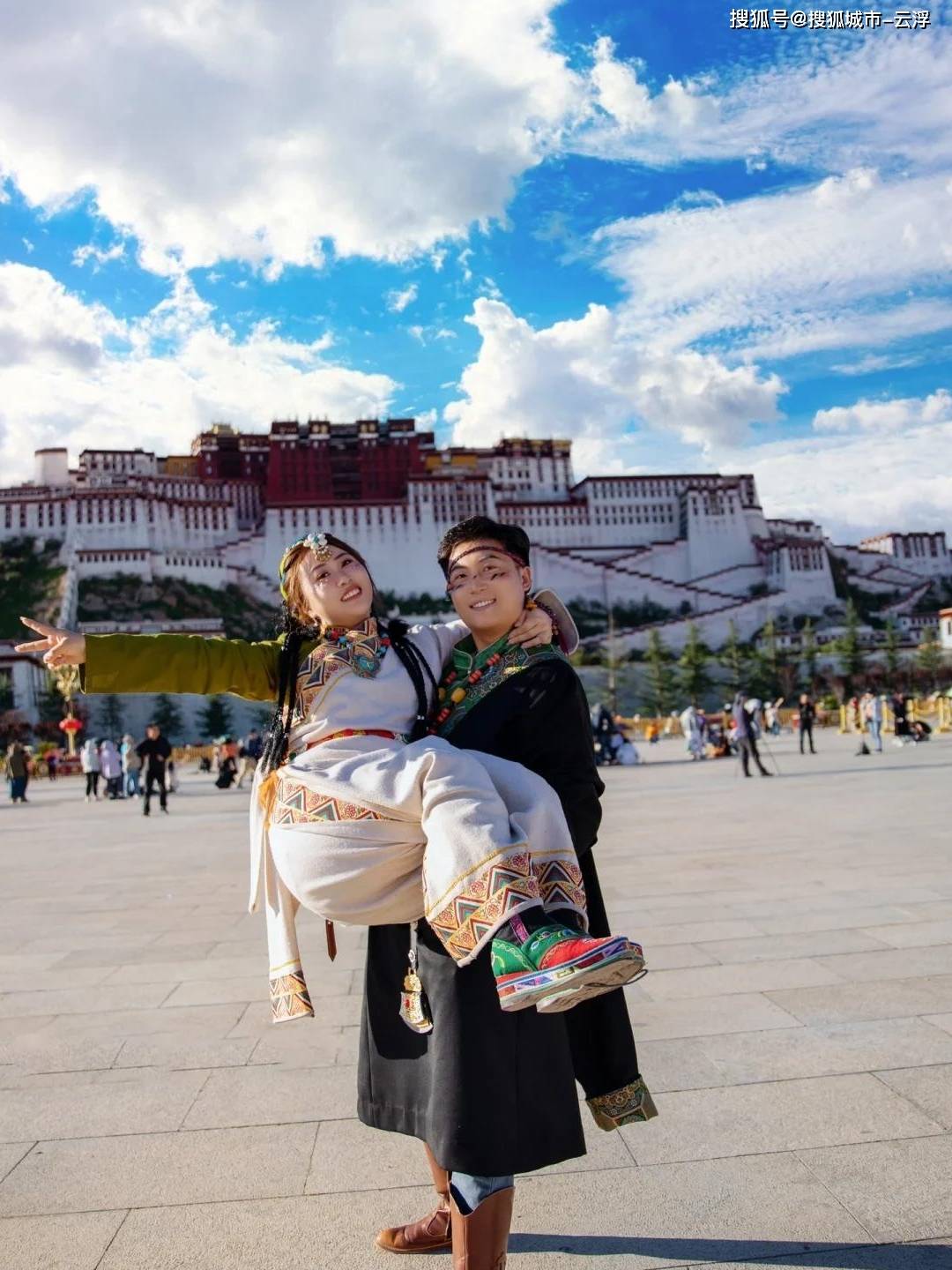 到西藏坐火车旅游一般需要多少费用西藏之旅，探寻神秘之地-第1张图片