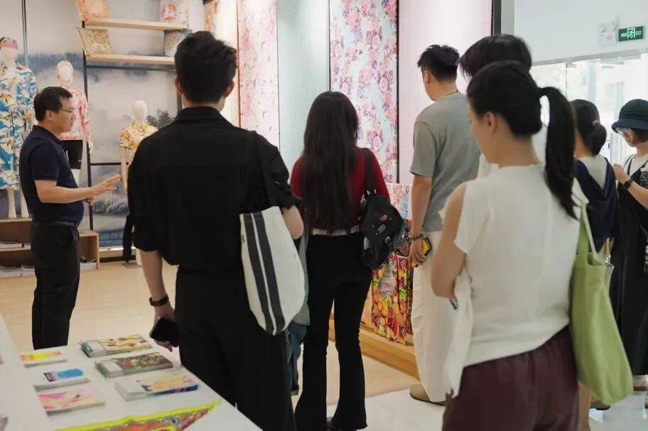 彩友沙龙，艺术与交流的乐园