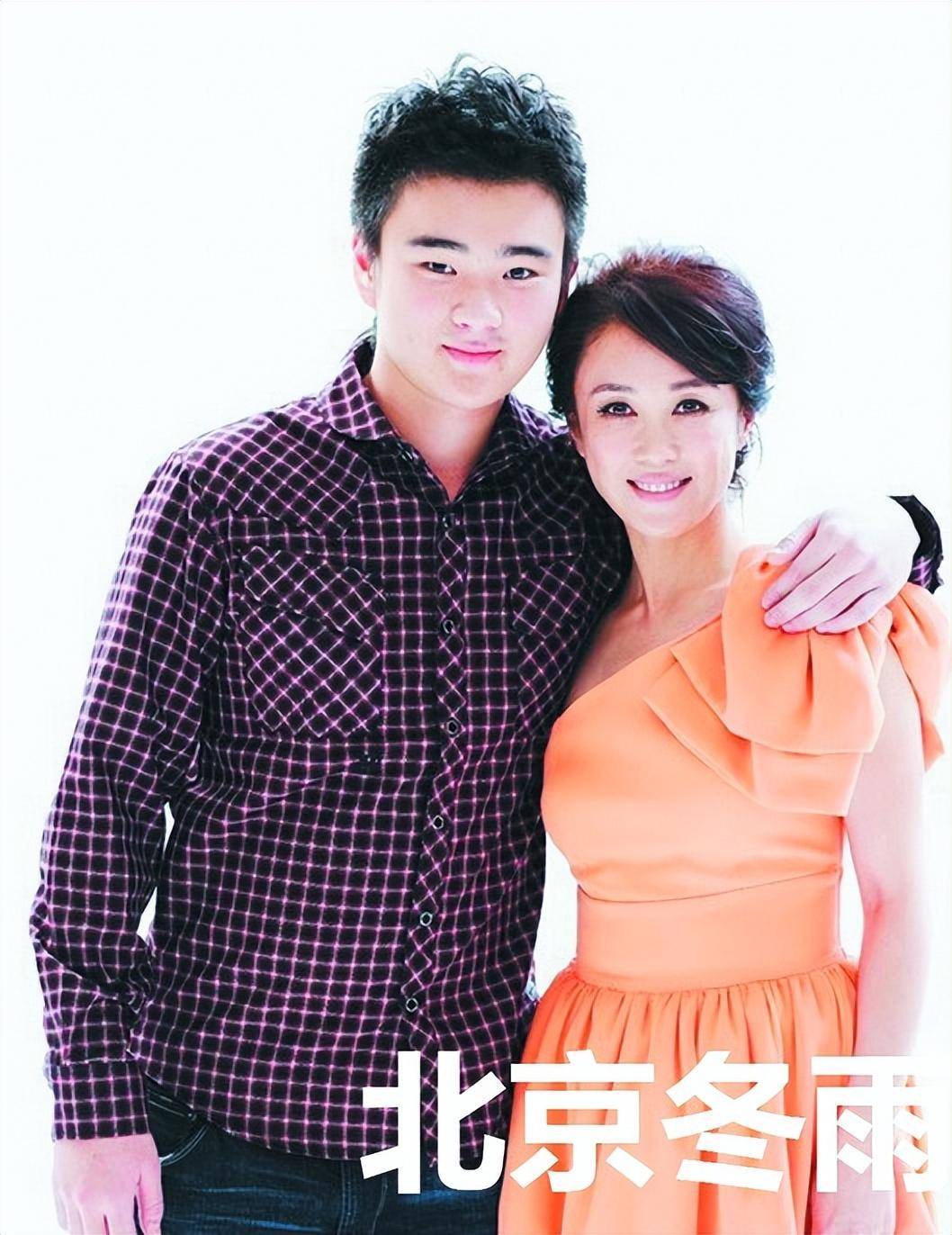 傅艺伟和金巧巧太像了傅艺伟与金巧巧，演艺界的璀璨明星-第3张图片