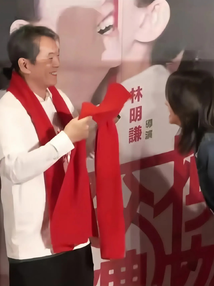 曾宝仪与男友聚餐曾宝仪男友