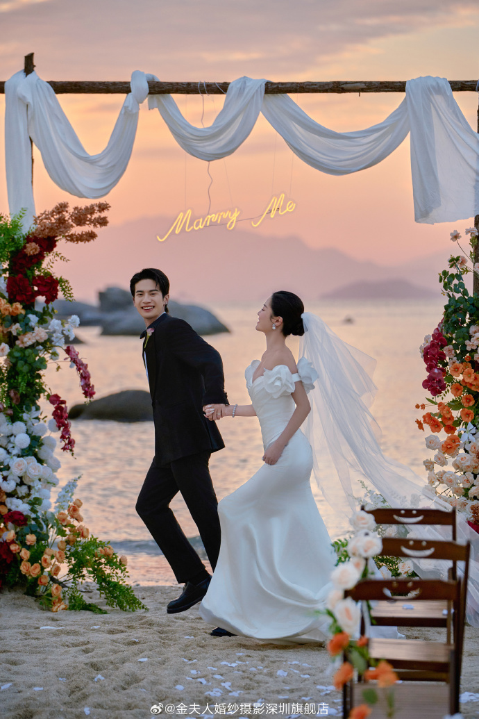 金海岸婚纱金海岸婚纱，浪漫之约的完美选择