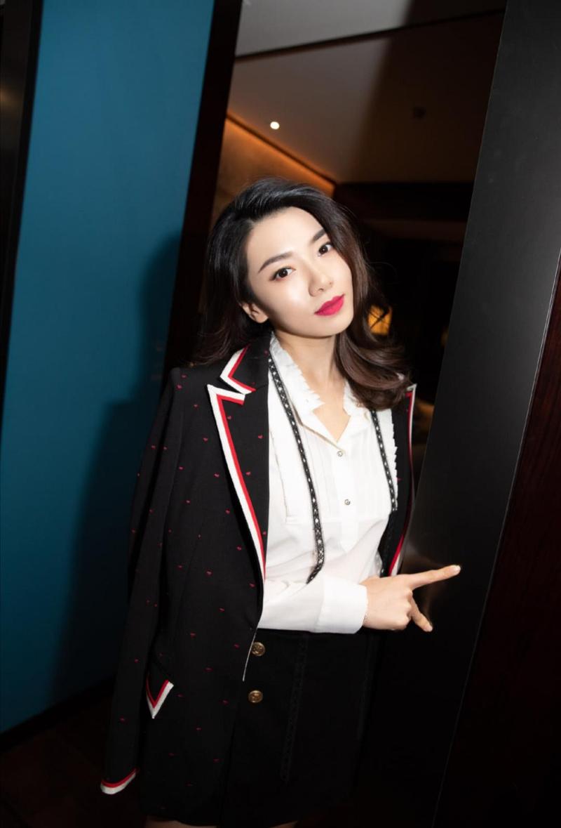 穿越娱乐圈之猎艳女明星的小说叫什么穿越娱乐圈，星光背后的传奇
